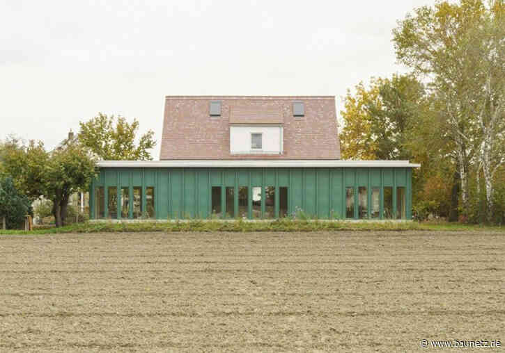 Einfamilienhaus geklammert - Erweiterung in Leipzig von KO/OK Architekten