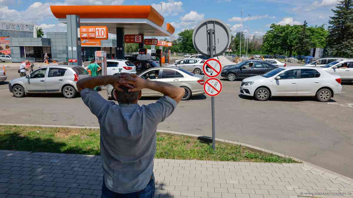 Ukraine-Krieg: Tankstellen in Russland schränken Angebot offenbar flächendeckend ein