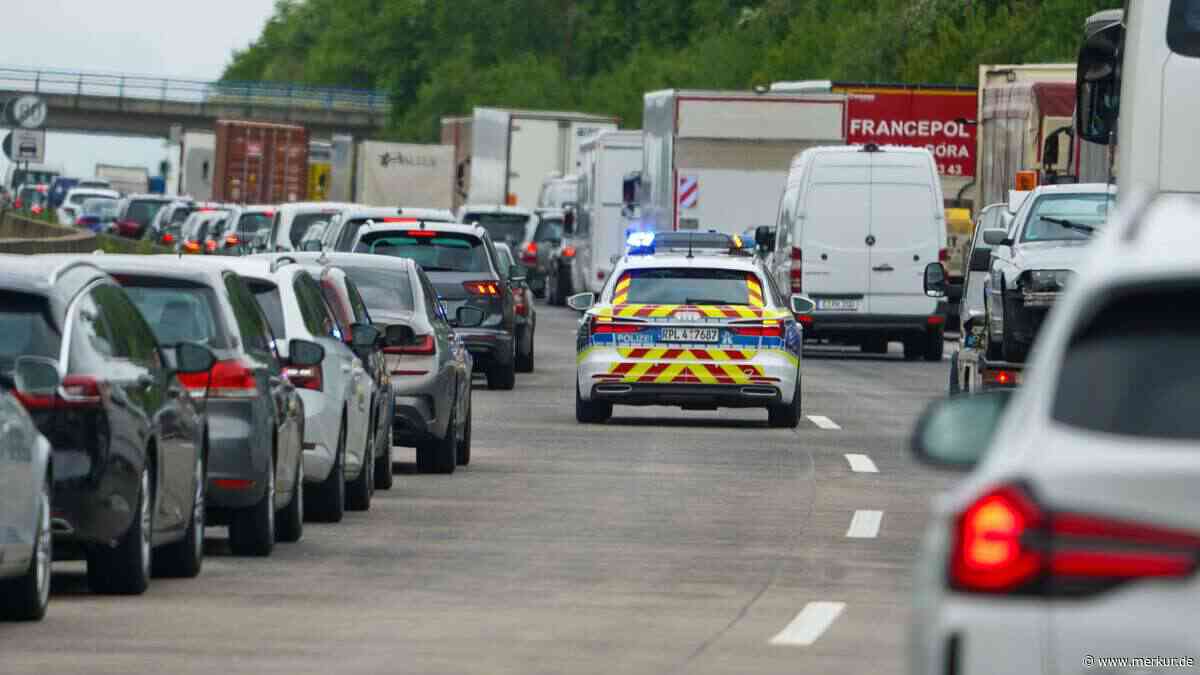 „War wohl lebensmüde“: Irre Geisterfahrt eines McLaren durch die Rettungsgasse – was dem Fahrer nun droht