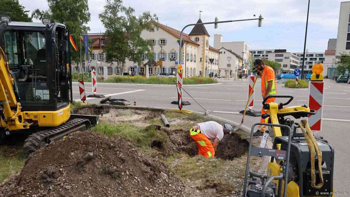 Nach Unfall mit Polizeiauto an zentraler Kreuzung: Kaputte Ampel wird repariert
