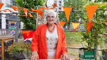 Orgel Joke fit genoeg voor WK-optreden na val op balkon: 'Het is nu aan Oranje'