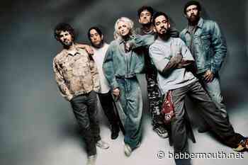 MIKE SHINODA On Upcoming LINKIN PARK Documentary 'Unshatter': We're Very Excited About It