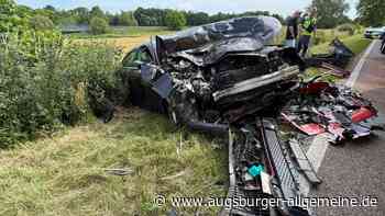 Übermüdeter Audifahrer kollidiert mit Sattelzug – stundenlanger Stau auf der B16