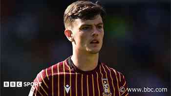Millwall sign Bradford midfielder Metcalfe