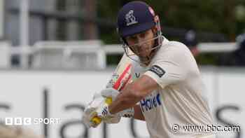 Hain helps Warwickshire earn draw with Yorkshire