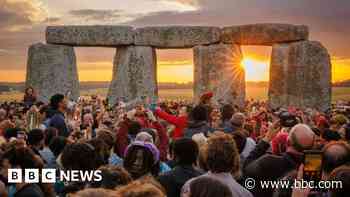 Summer solstice at Stonehenge sees parking sold out
