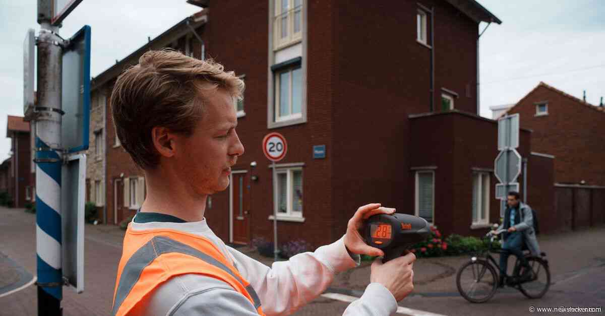Plots geldt op dit fietspad in Houten een maximumsnelheid voor tweewielers. ‘Wat ga je doen, flitsen?’