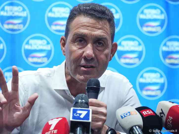 Stoccata della Meloni a Vannacci: "Funzionale alla sinistra"