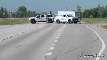 Fatal crash shuts down stretch of Highway 59 south of Winnipeg for several hours