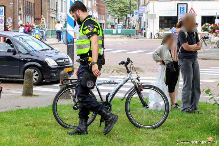 Jongetje op fiets gewond na botsing met auto