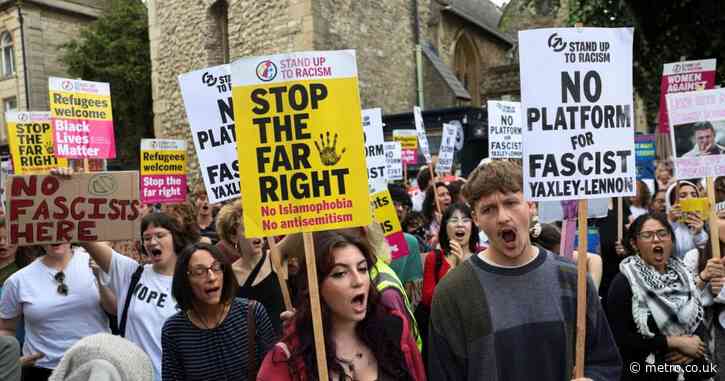 Clashes as protesters try to stop Tommy Robinson from debating Islam at Oxford Union