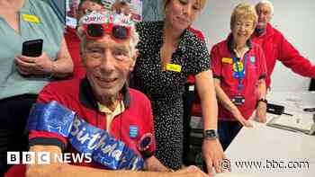 Derek, 90, among record-breaking hospital volunteers
