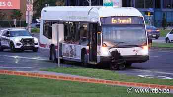 Pedestrian, 67, dies after being struck by city bus on Montreal's South Shore