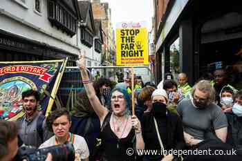 More than 100 protesters gather at Tommy Robinson and Laurence Fox Oxford Union event