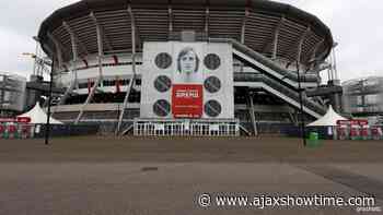 Rondom Ajax: Hoofdingang Johan Cruijff ArenA opgeknapt met portretten Cruijff en Van der Laan