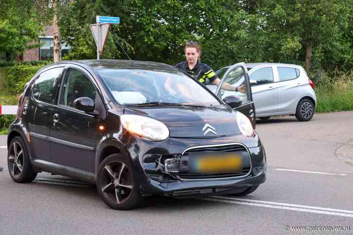Vrouw op motor betrokken bij botsing met auto
