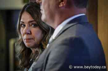 Smith tells First Nations chiefs to 'check themselves' over treason accusation
