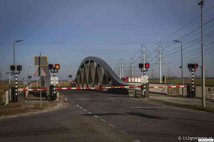 Brug Dorkwerd voor onbepaalde tijd gestremd na scheefzakken tijdens sluiting