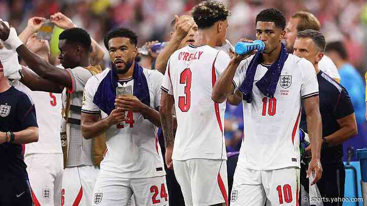 Fans boo, players adapt - the view on World Cup hydration breaks