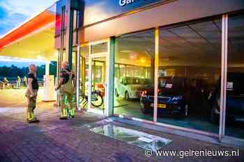 Mistgenerator zet garage en tankstation vol rook