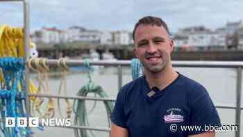 Escape hatches on lobster pots protect marine life