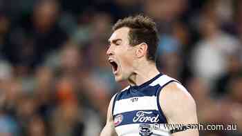 AFL LIVE: Fremantle Dockers, Geelong Cats test out premiership credentials as Bailey Smith misses