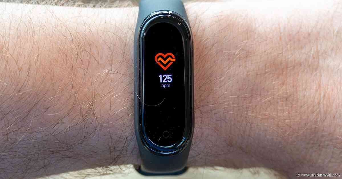 Fitness trackers and smartphone apps help heart disease patients stay active, study finds
