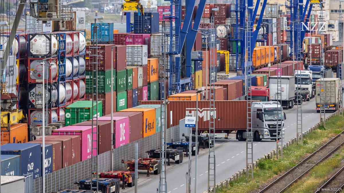 KURZMELDUNGEN - Deutschland: Konjunkturaussichten leicht verbessert +++ Wadephul will polnische Opfer des Nationalsozialismus entschädigen +++ Totes Kleinkind im Auto