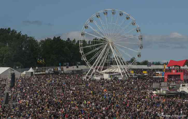 Police are investigating couple allegedly “having sex” on Download festival ferris wheel before Guns N’ Roses