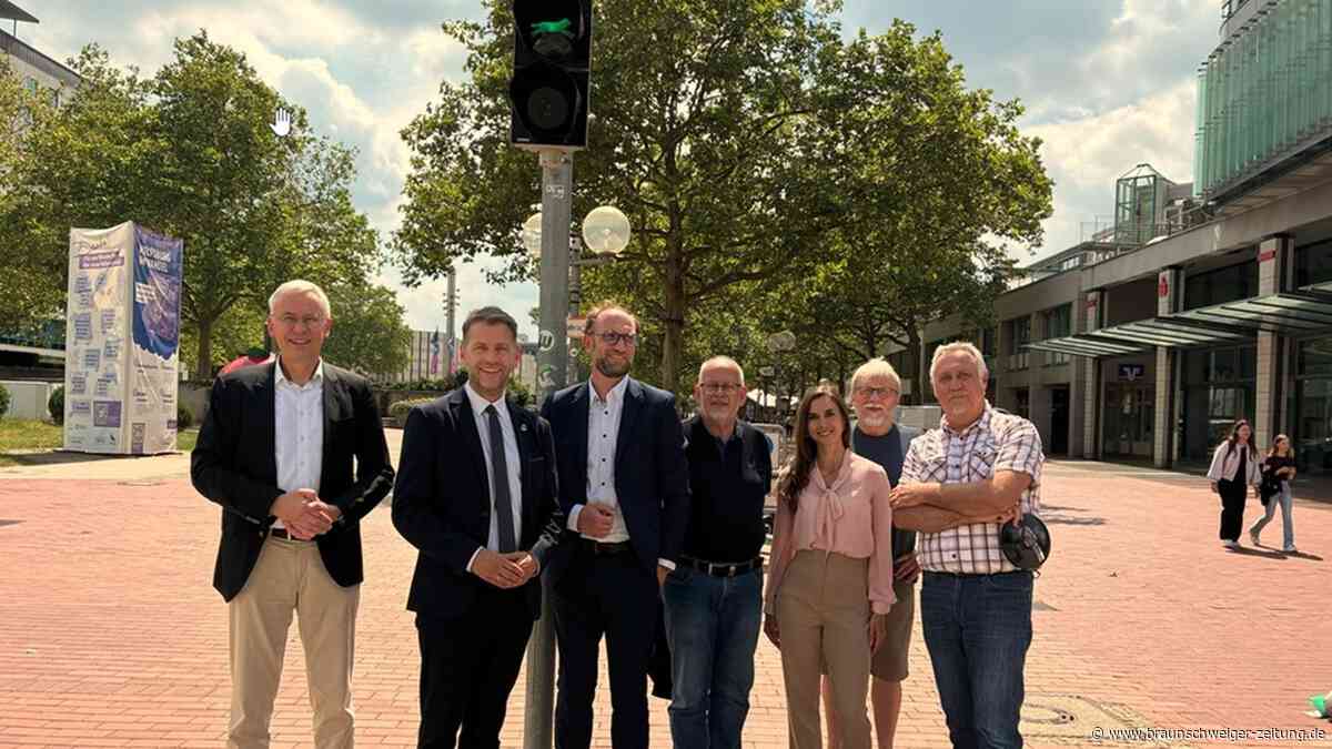 In der Wolfsburger City zeigen jetzt Wölfe, wann der Weg frei ist