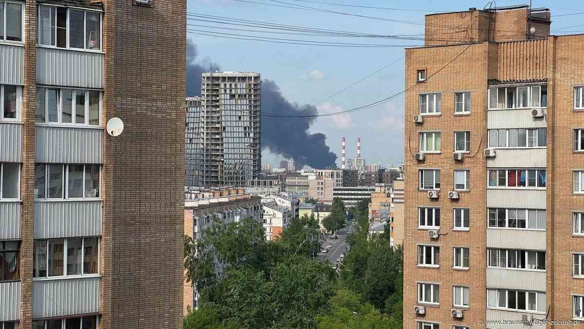 „Schwarzer Regen“ fällt auf Moskau – Öldepot brennt nach Drohnentreffern