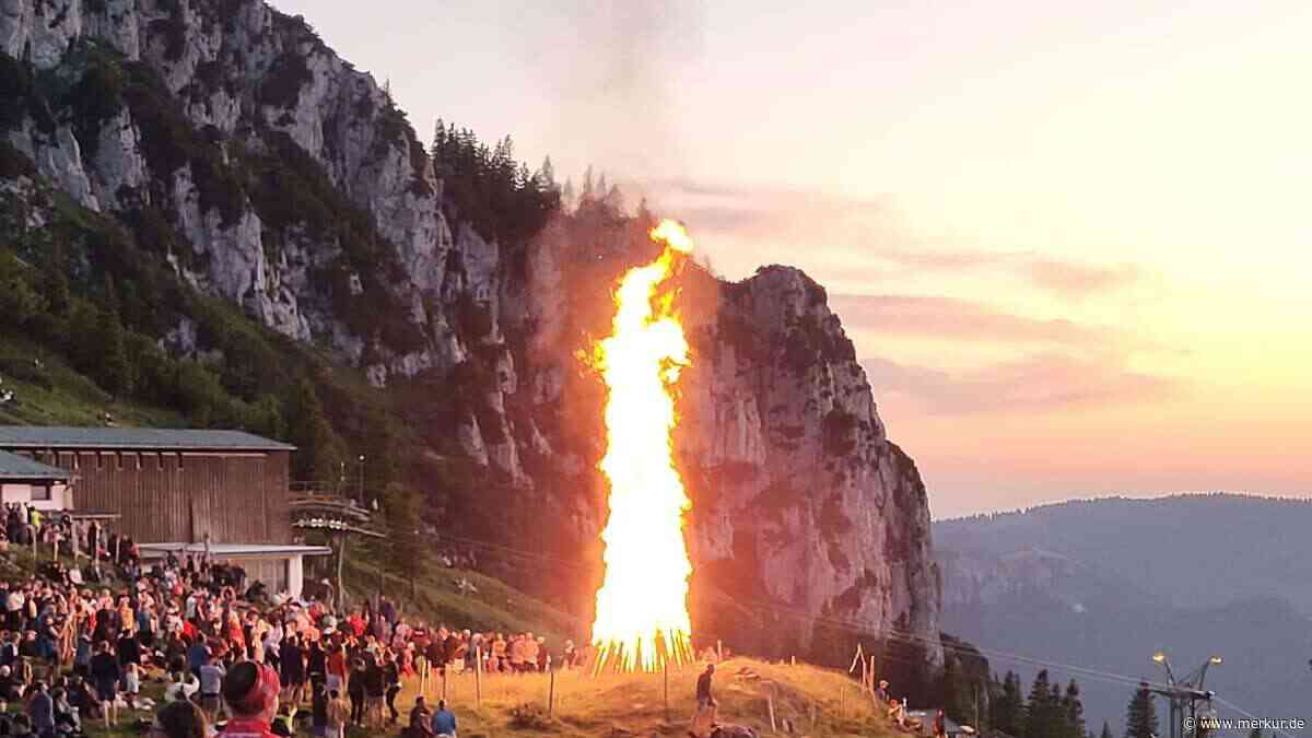 Nach Johanni-Chaos 2025: Strenge Regeln für Sonnwend an der Kampenwand – „bieten keine Talfahrt-Tickets an“