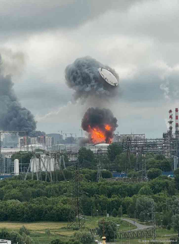 Droni su Mosca, le esplosioni e le fiamme: le immagini del raid ucraino sulla capitale russa