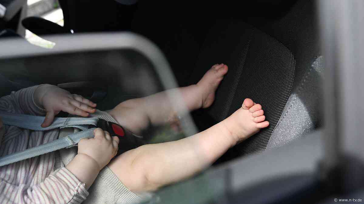 Im Notfall eingreifen : Hitzefalle Auto: So helfen Sie eingeschlossenen Kindern