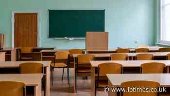 'She Makes Girls Kiss': US Teacher Fired After Students Allegedly Pressured Into Same-Sex Kisses for Graded Skits