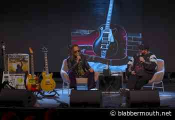 METALLICA's KIRK HAMMETT Shares Official Video Of Frankfurt 'The Collection: Live' Book Event