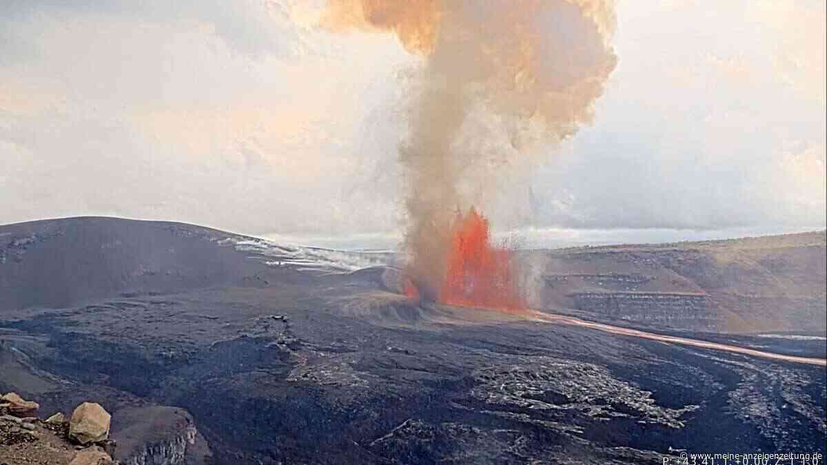 Staubteufel wirbelt über Krater von aktivem Vulkan Kilauea