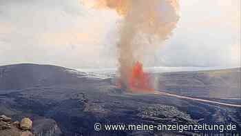 Staubteufel wirbelt über Krater von aktivem Vulkan Kilauea