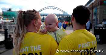 Newcastle's Quayside is painted yellow for the Sunshine Run 2026 in almost 100 photos