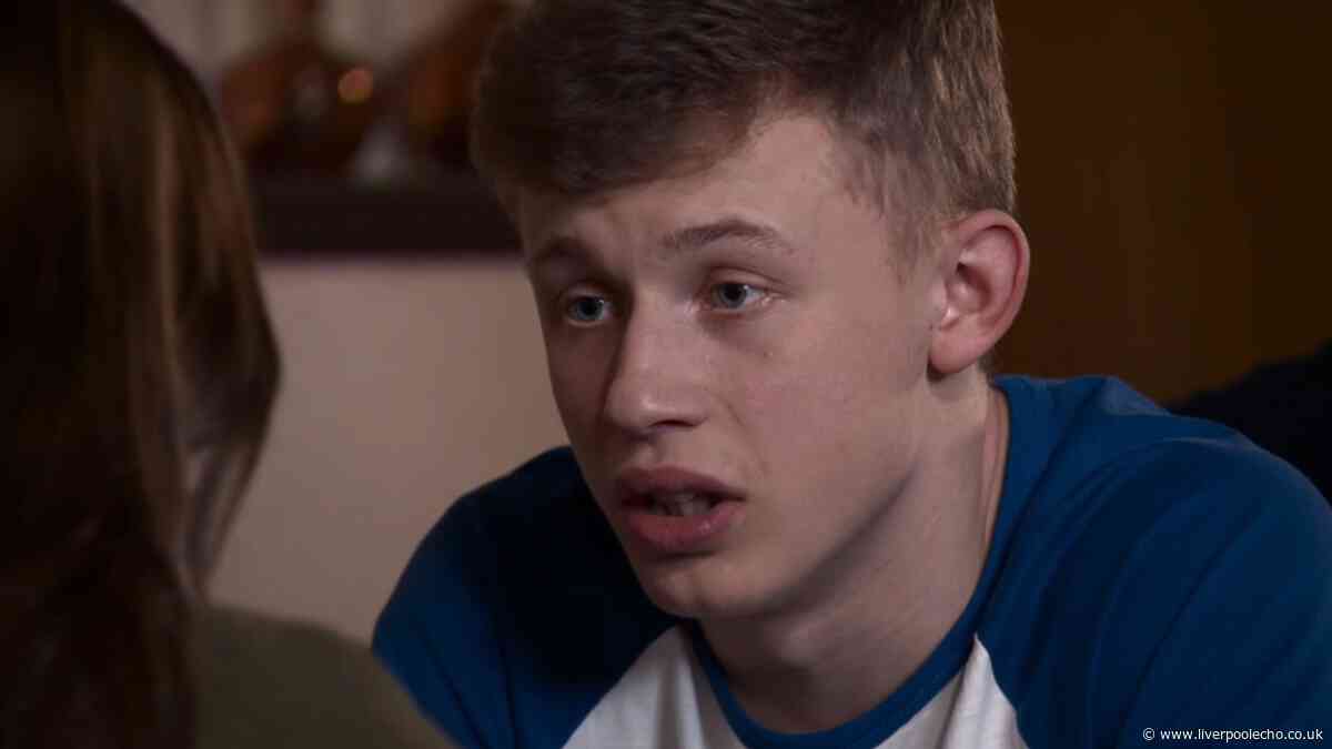 Coronation Street fans floored as they 'expose' icon's return after sad death