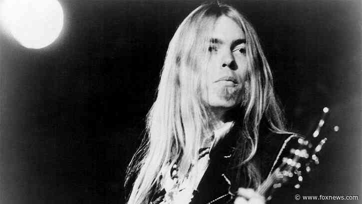 Gregg Allman was haunted by father's murder and brother's death, fueling decades of addiction: doc