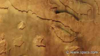 These Mars valleys are hiding 30 dust devils | Space photo of the day for June 18, 2026
