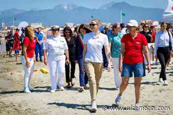 Sur la plage de Viareggio en Italie, la princesse Charlène de Monaco mobilise les enfants à la sécurité aquatique