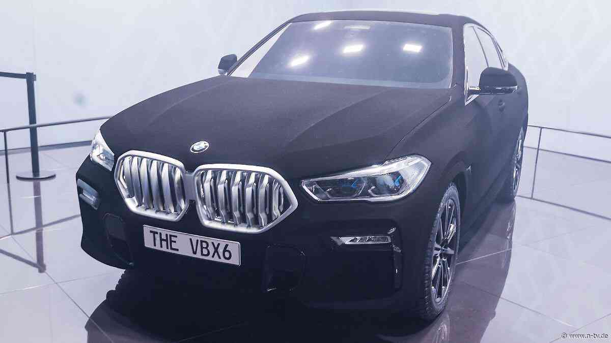 Inspiriert von BMW-Autolack: Ultraschwarze Farbe schluckt Licht zu 99,9 Prozent