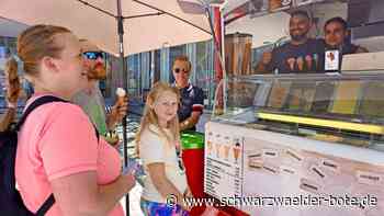 Eis am Rathaus: Kalte Köstlichkeiten bei schönem Wetter in Schömberg