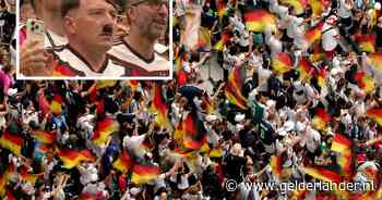 Duitse man die werd afgebeeld als Hitler op WK doet aangifte