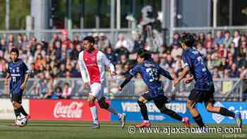 Ajax beloont Tilborg met eerste profcontract; verdediger tekent tot medio 2029