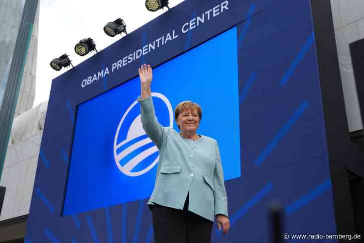 Merkel überraschend bei Einweihung von Obama-Museum