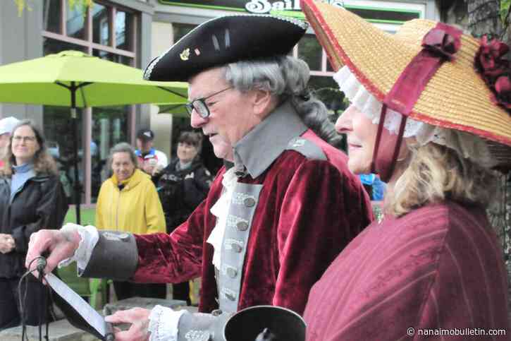 Longtime Qualicum Beach town crier Len Mustard dies at age 85