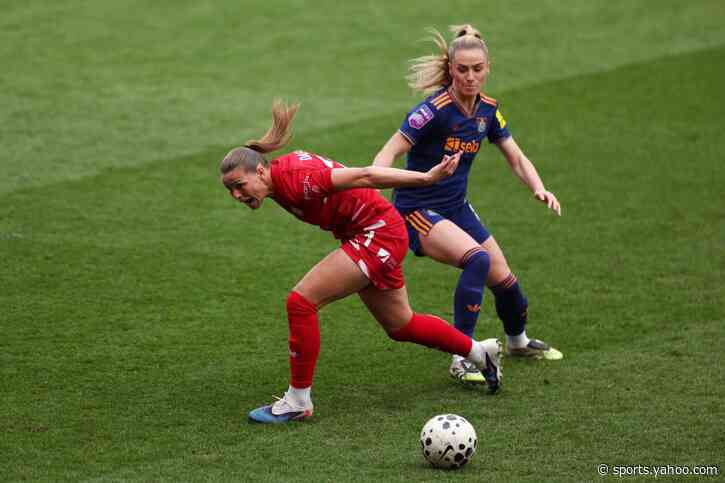 Newcastle United midfielder Kelly signs new deal